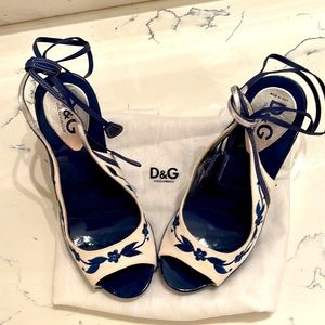 DOLCE & GABBANA NAVY BLUE AND WHITE LACE UP
